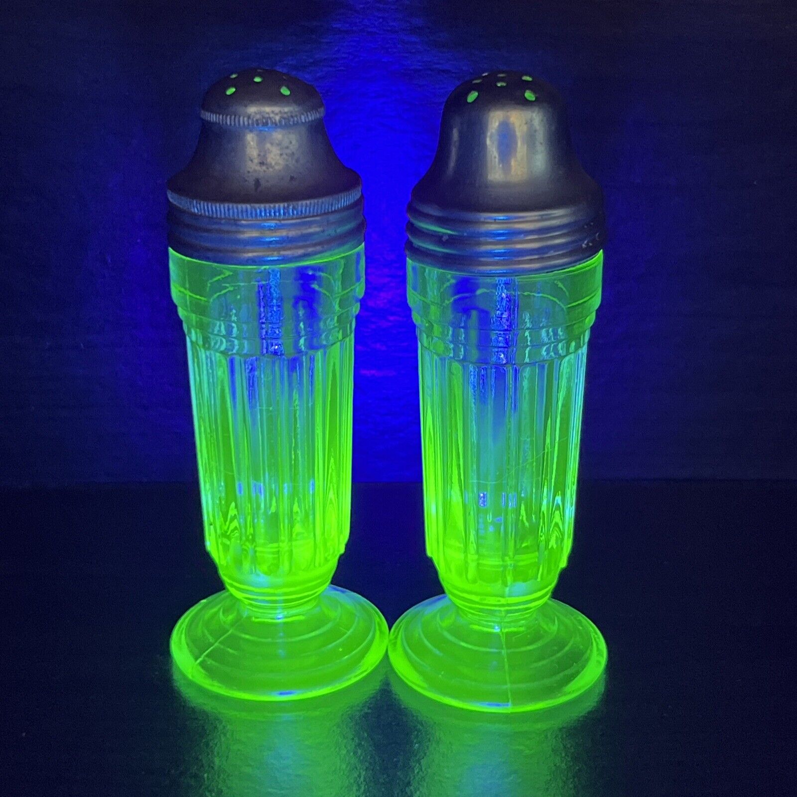 VTG Green GLOW Glass Salt and Pepper Shakers UV Reactive Uranium Vaseline Ribbed