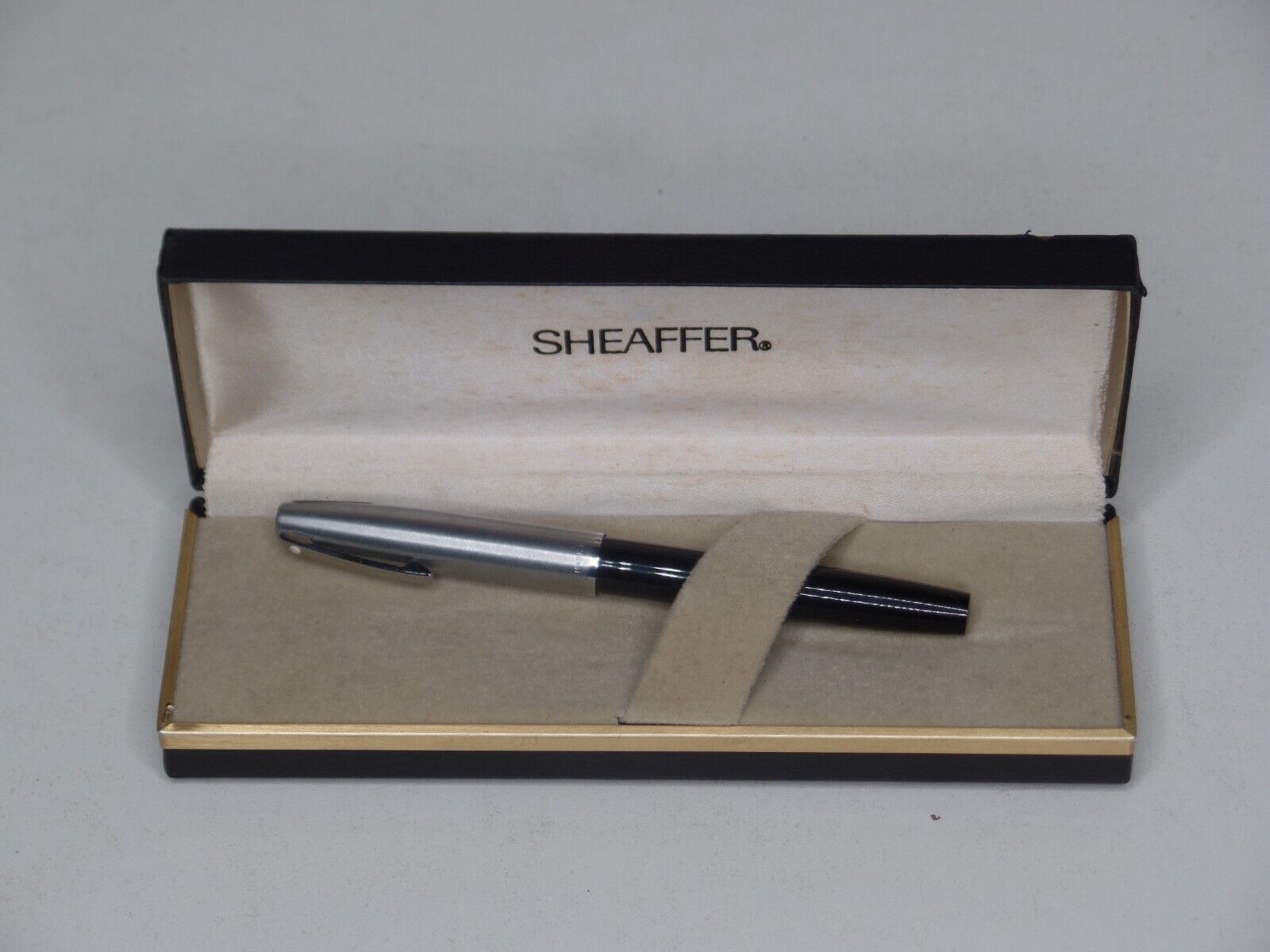 Sheaffer Fountain Pen 440 XF Black and Silver Pen with Case Made in USA