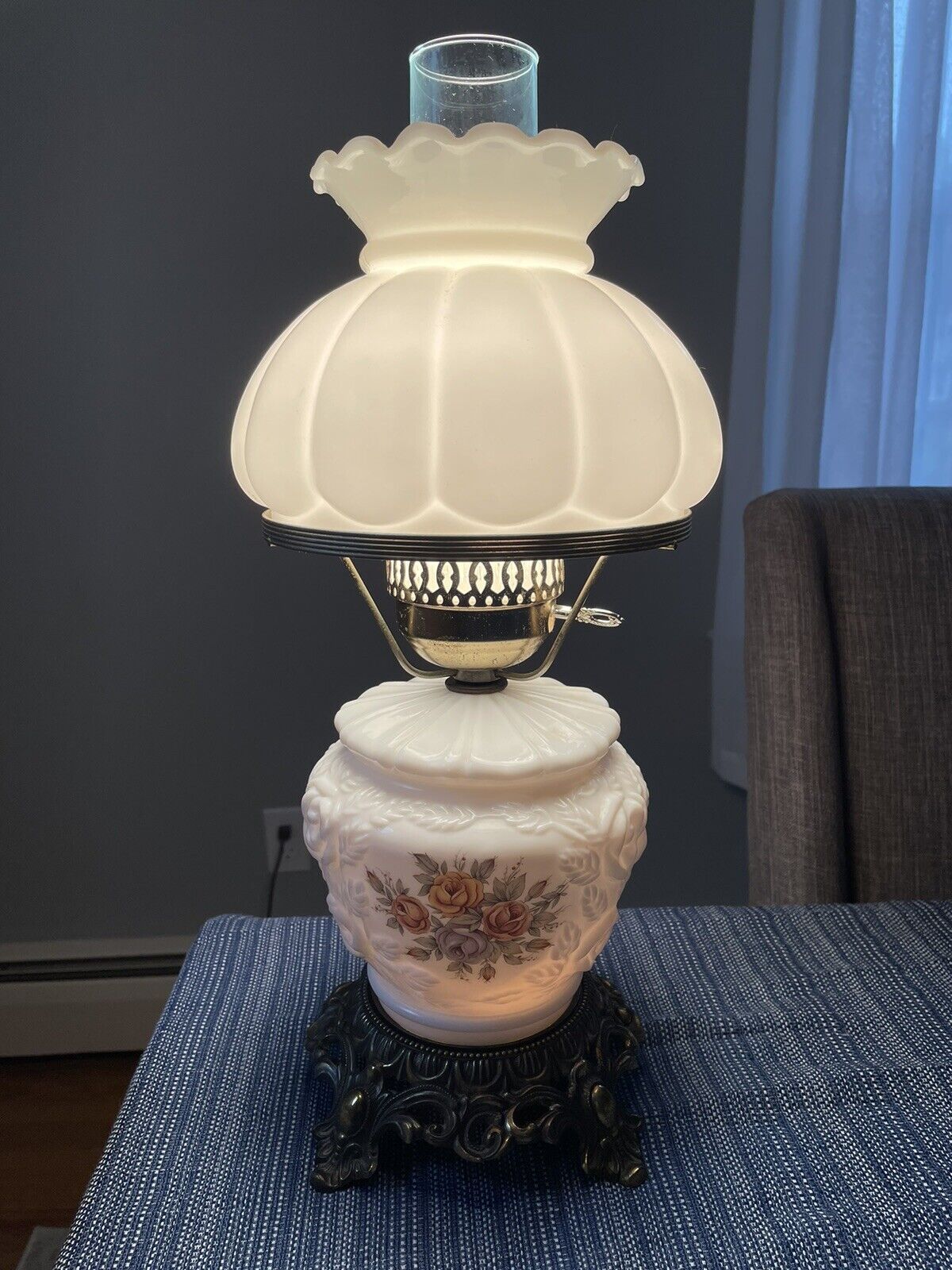Vintage 3 Way Electric GWTW Hurricane Parlor Embossed Puffy Roses Table Lamp