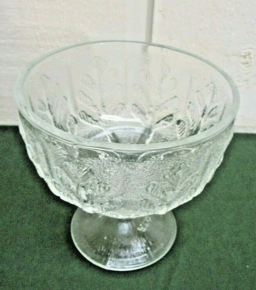 Vintage 1978 F.T.D. Clear Glass Footed Pedestal Bowl Compote Leaf Design EUC 