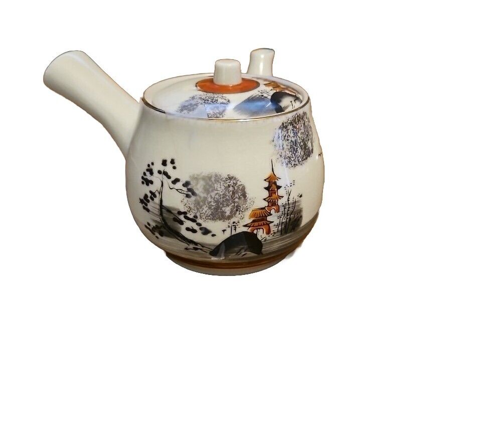 Vintage Satsuma Japanese Porcelain Teapot Japanese Pagoda Design ￼
