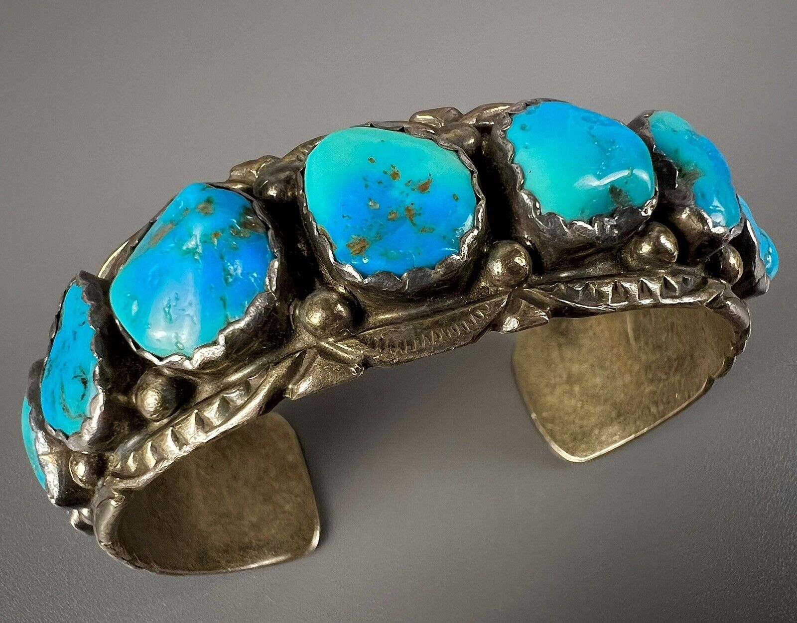 Vintage Navajo Gem Grade Vivid Blue Turquoise Sterling Silver Cuff Bracelet 😮