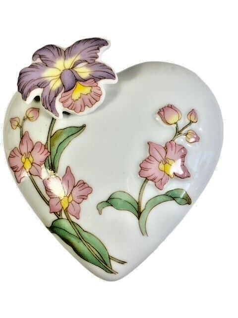 Vintage Floral Fantasy 1985 Heart Shaped Raised Flower Porcelain Trinket Box T10