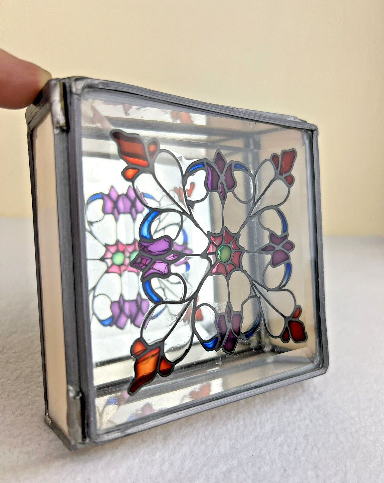 Small Vintage Handmade Stained Glass Trinket/Jewelry Box Floral Design 4.25\