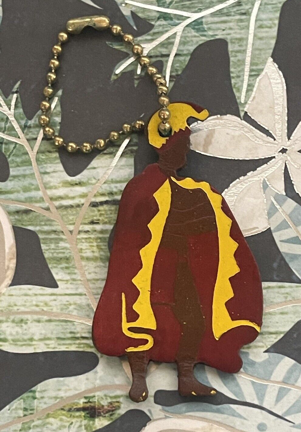 Vintage KING KAMEHAMEHA “Hawaii Invites You” Leather Key Chain Hawaiian Souvenir