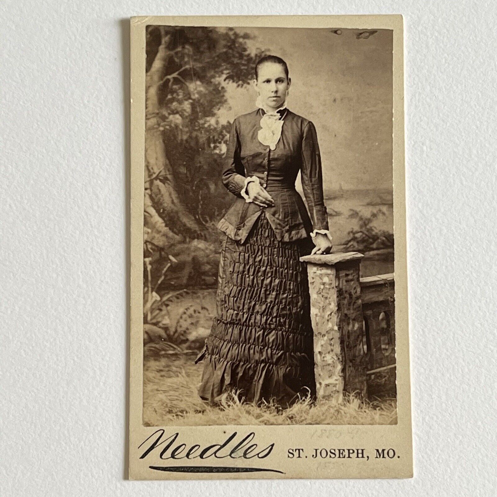 Antique CDV Photograph Charming Lovely Woman St Joseph MO