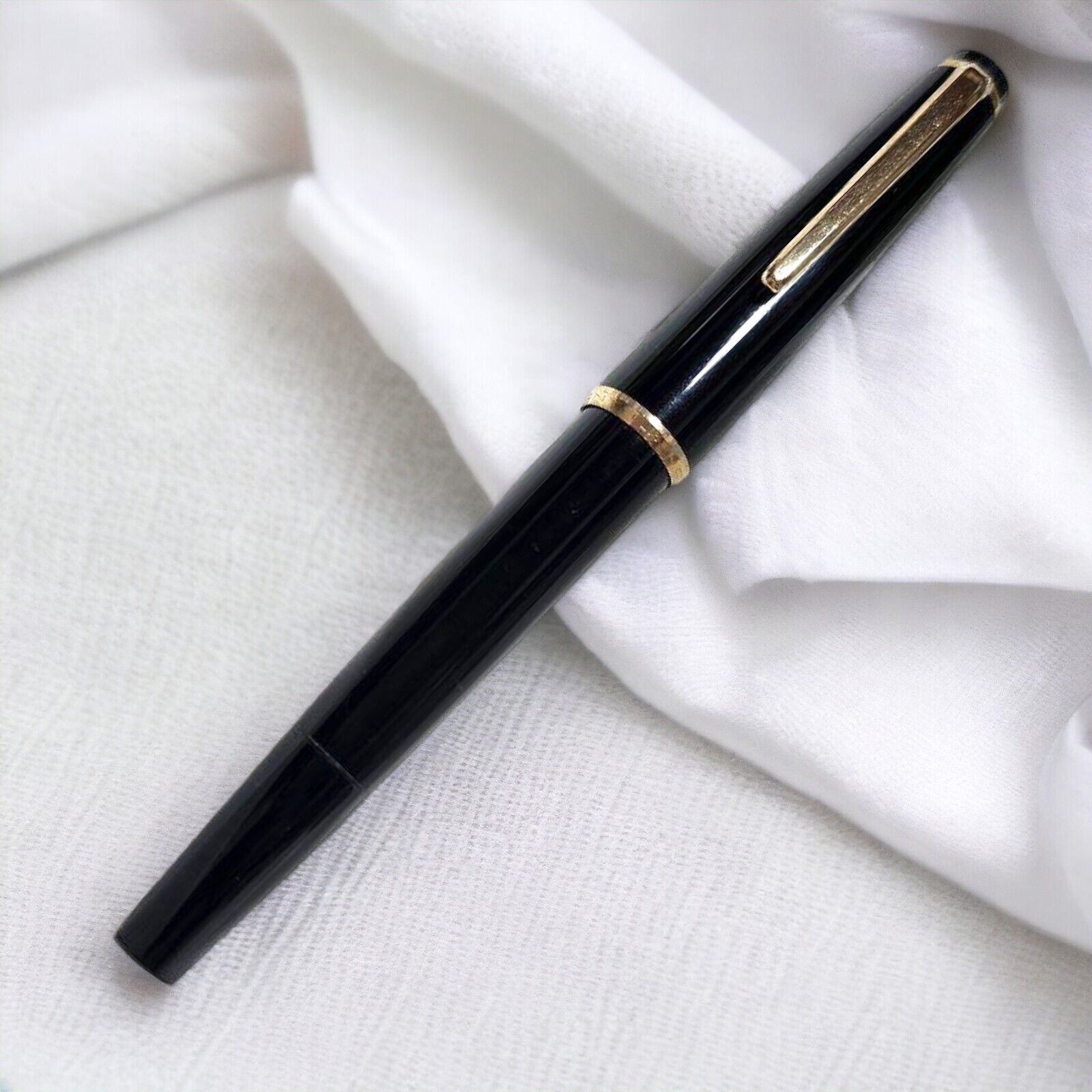Montblanc No.32 Classic Black & Gold Fountain Pen USED