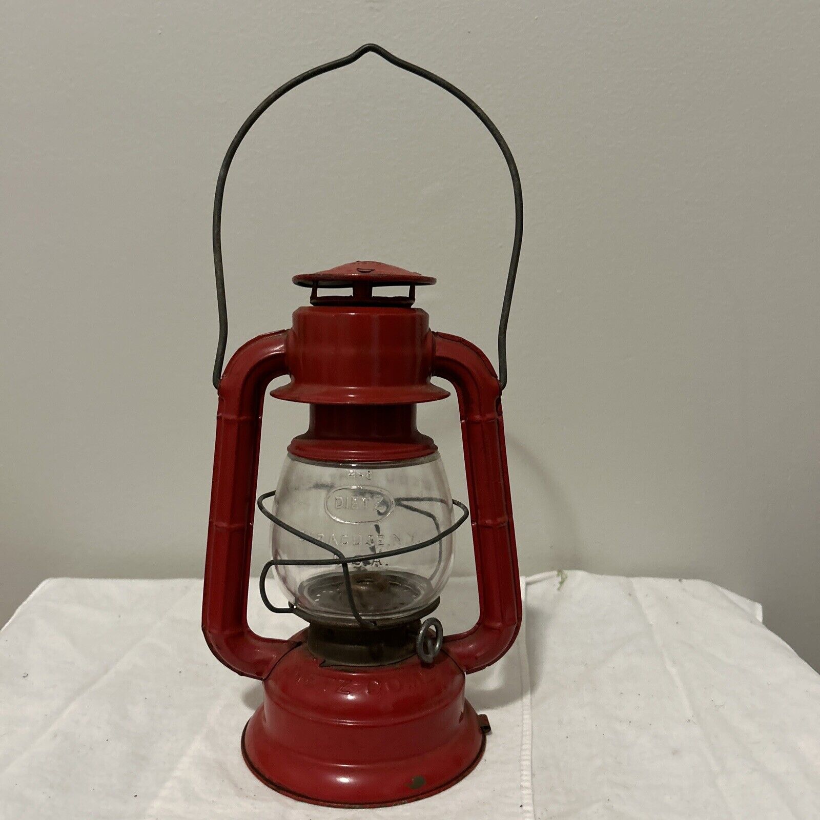 Rare Dietz Comet H-8 Red Lantern Syracuse NY Embossed Clear Globe