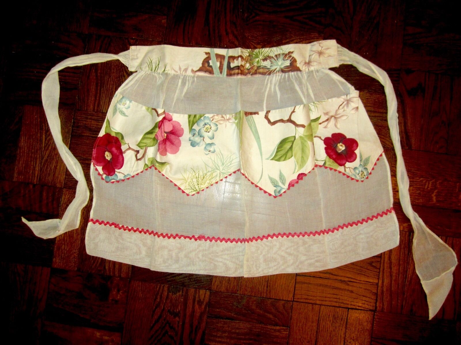 Vintage Floral Half Apron with Pockets Ric Rac Midcentury Style Superb Minty