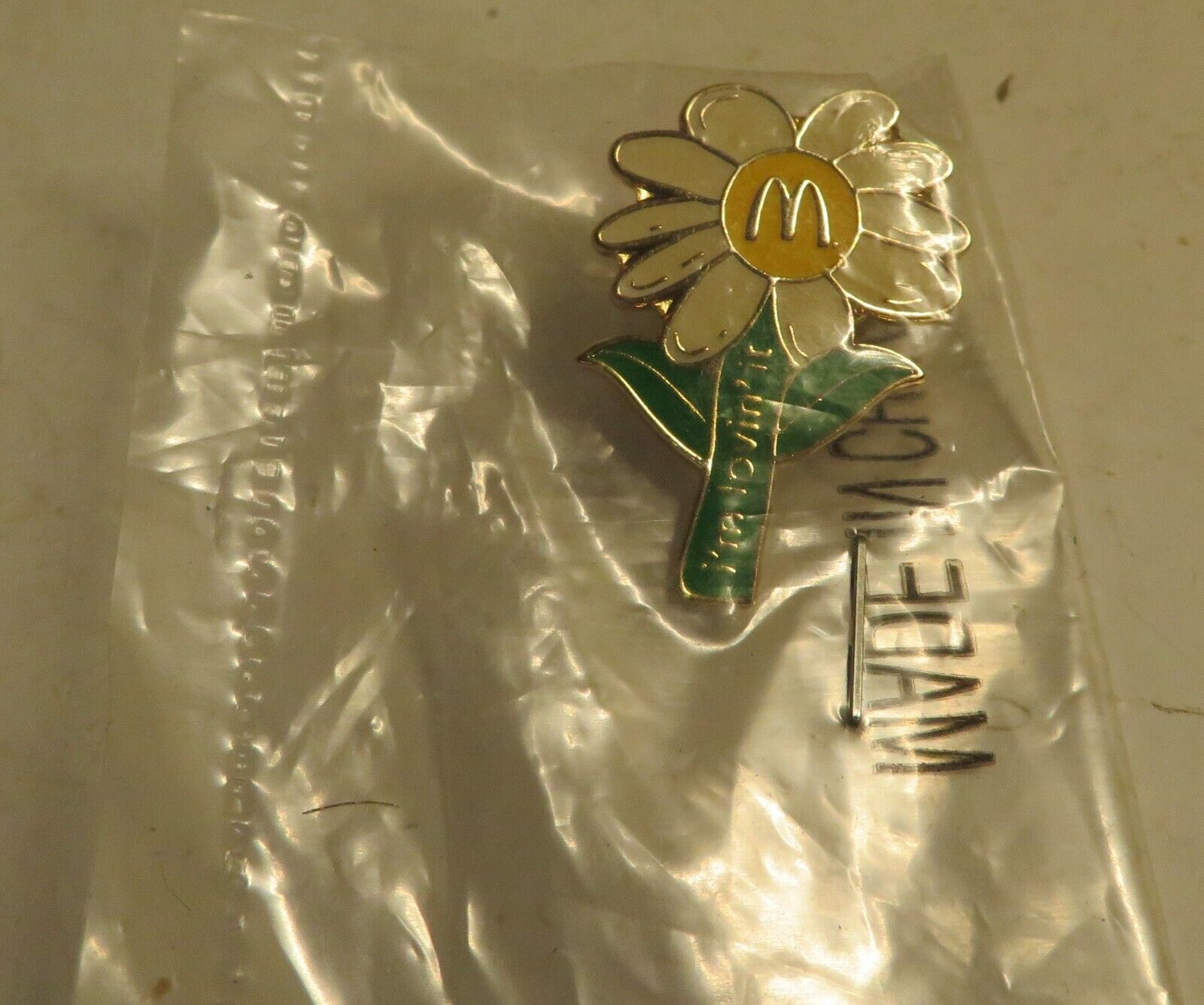 McDonalds I\'m Lovin it Enamel Daisy Lapel Pin Gold Toned Single Clutch Back 1\