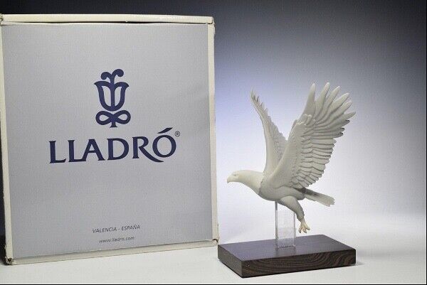 Lladro “Eagle Flying” Movement Collection Matte - NIB \