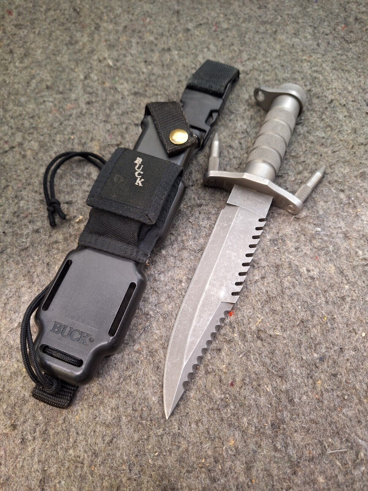 BUCK KNIVES BUCKMASTER 184 Survival Knife USA W/ Sheath , Spikes & Pouch Solid 