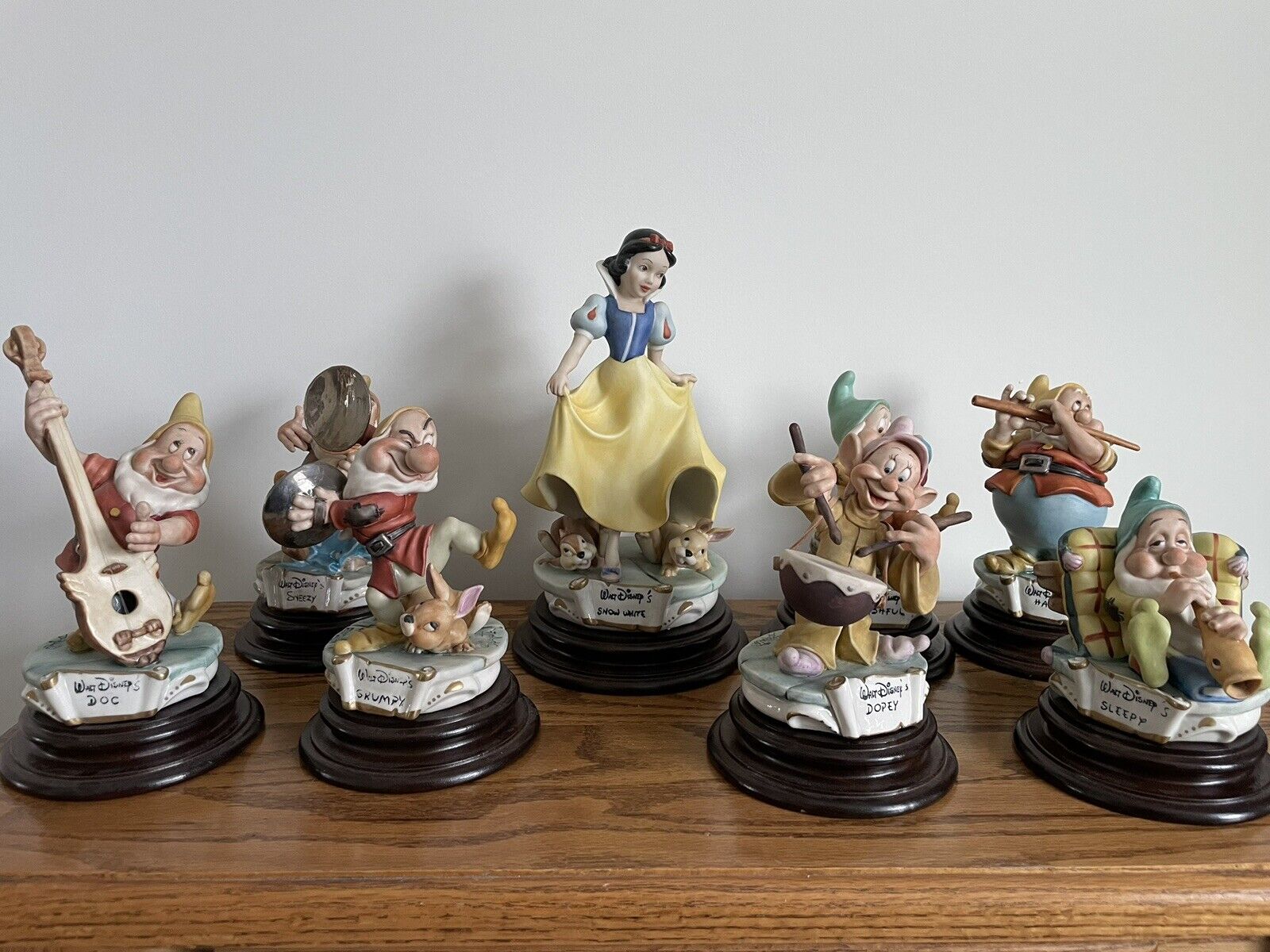 Disney Capodimonte Laurenz Snow White & The Seven Dwarfs w/signed COA Year  1984