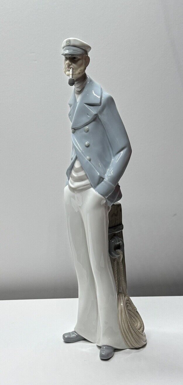 Lladro figurine #4621 Sea Captain sailor retired with pipe. Excellent Condition