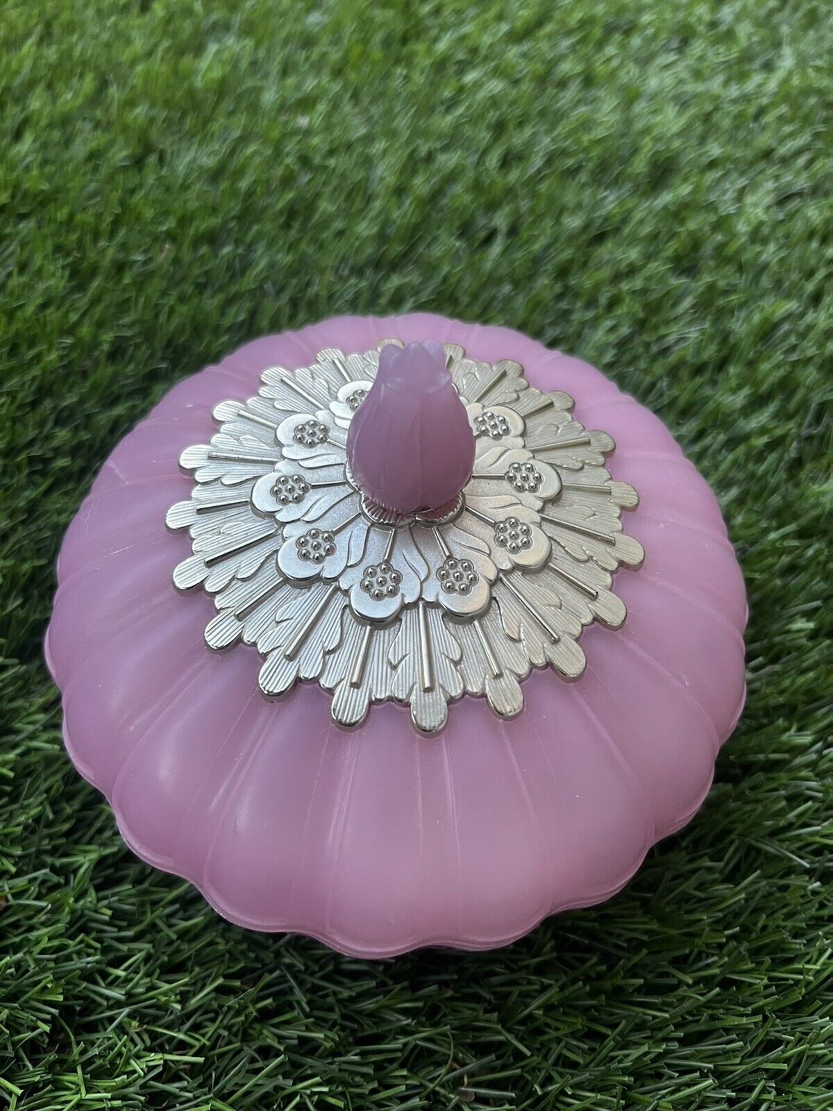 Rare VTG 1960’s Avon ELUSIVE Beauty Dust Pink Powder Jar With Powder Refill Incl