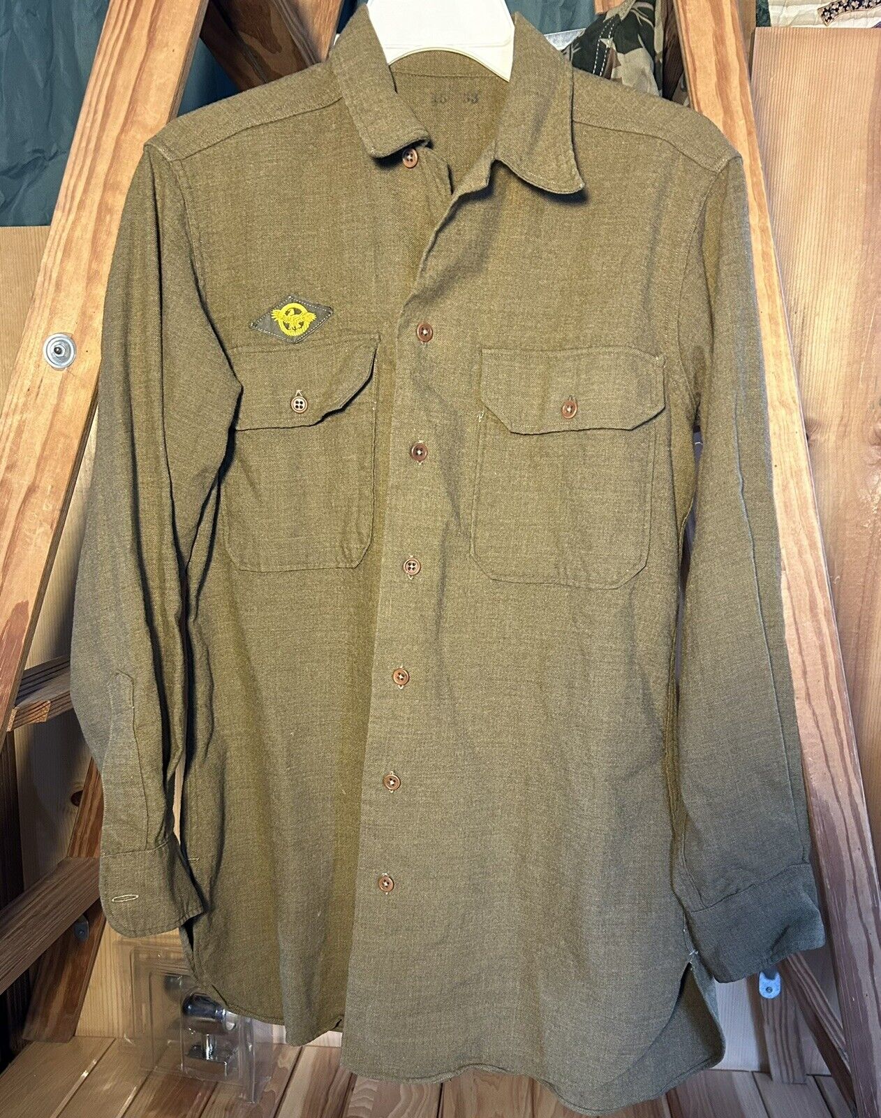 WWII Vintage Wool Shirt W/Ruptured Duck Honorable Discharge Patch As 15-33 NICE