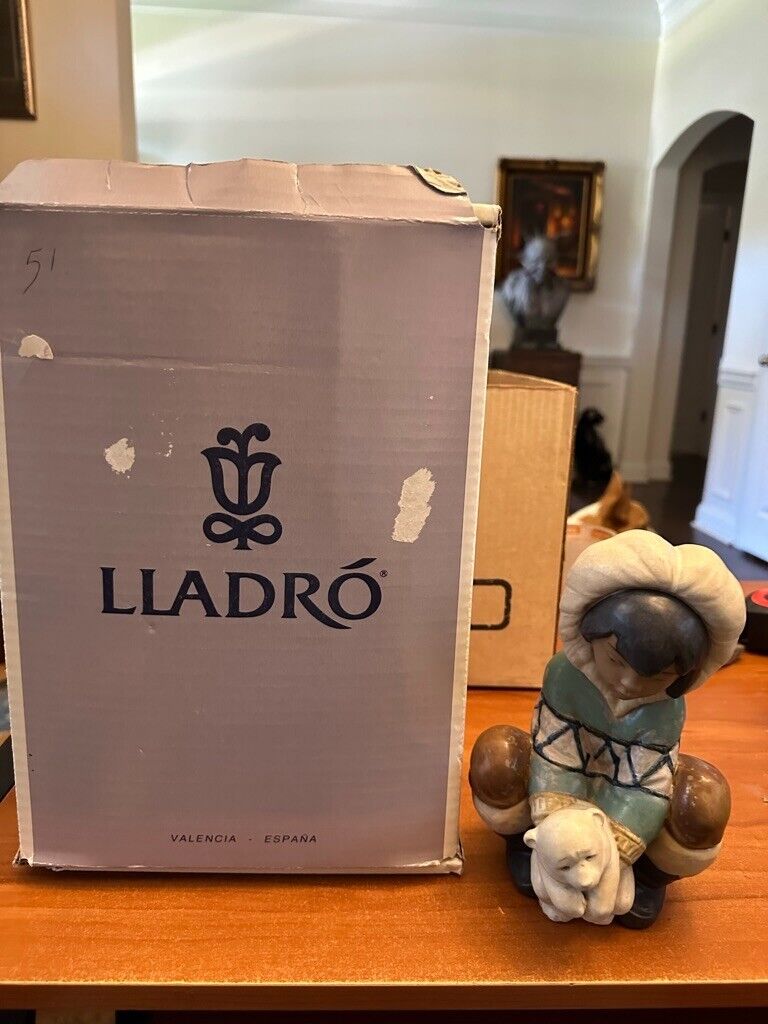 Lladro 2232 Poor little Bear mint with Box Polar Eskimo