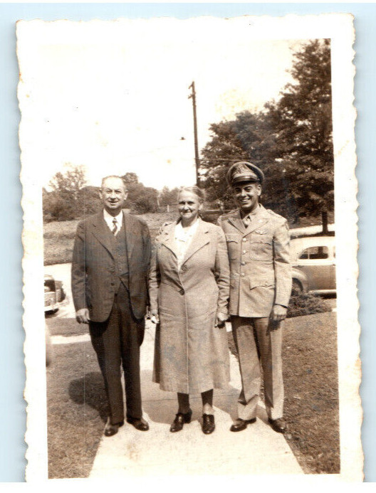 Vintage Photo 1940s, WW2 US Army Soldier Posed next to elderly couple 3.5 x 2.5