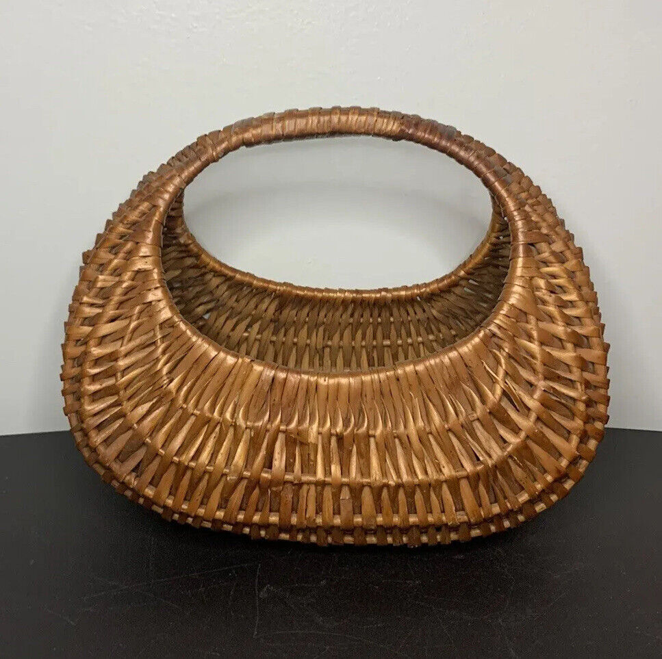 Vtg Woven Oval Brown Basket Farmhouse Wicker Reed Round Handle 10” Home Decor