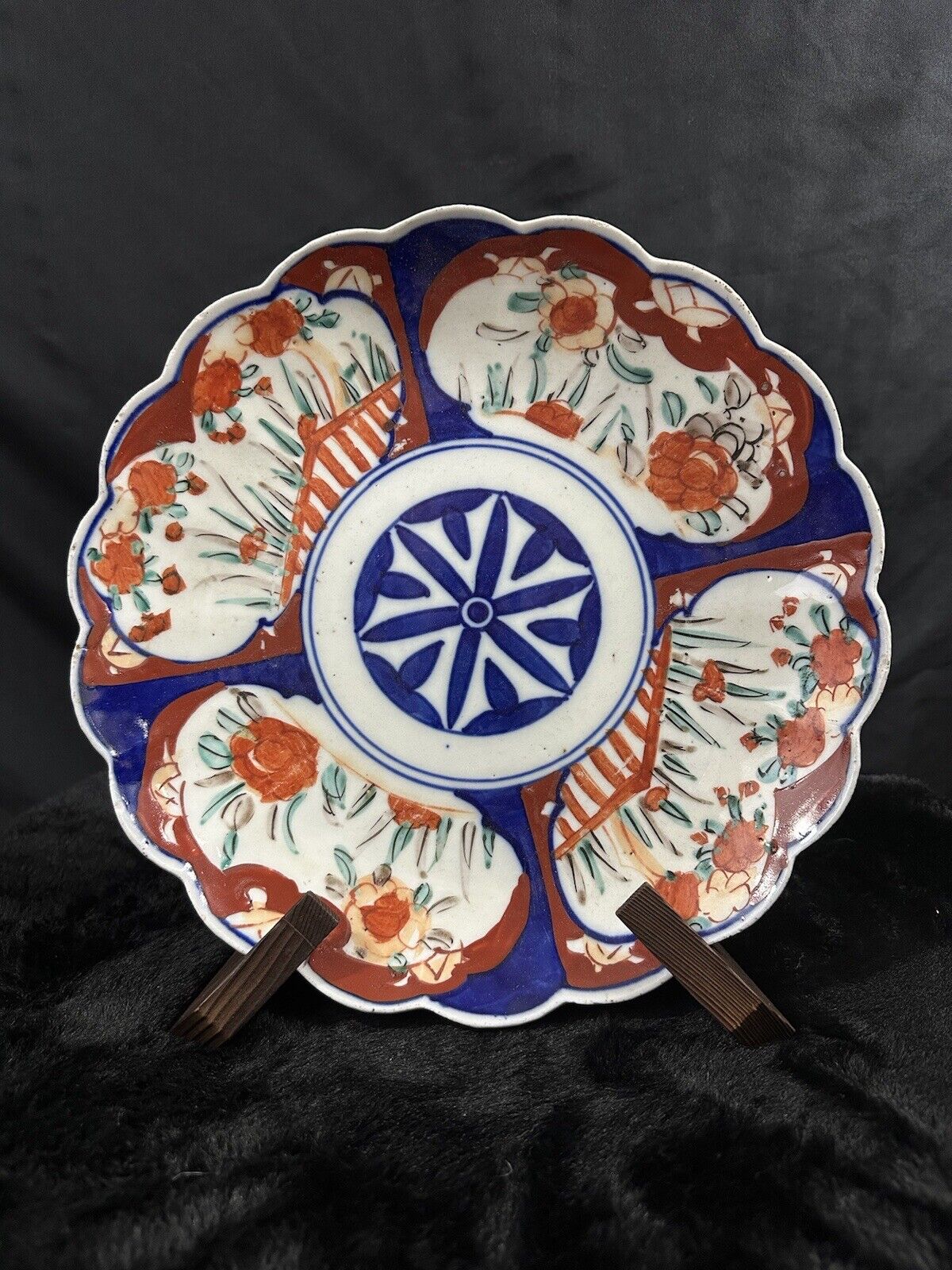 Antique IMARI Scalloped CHARGER Plate Porcelain Japanese Chinese Export 11”