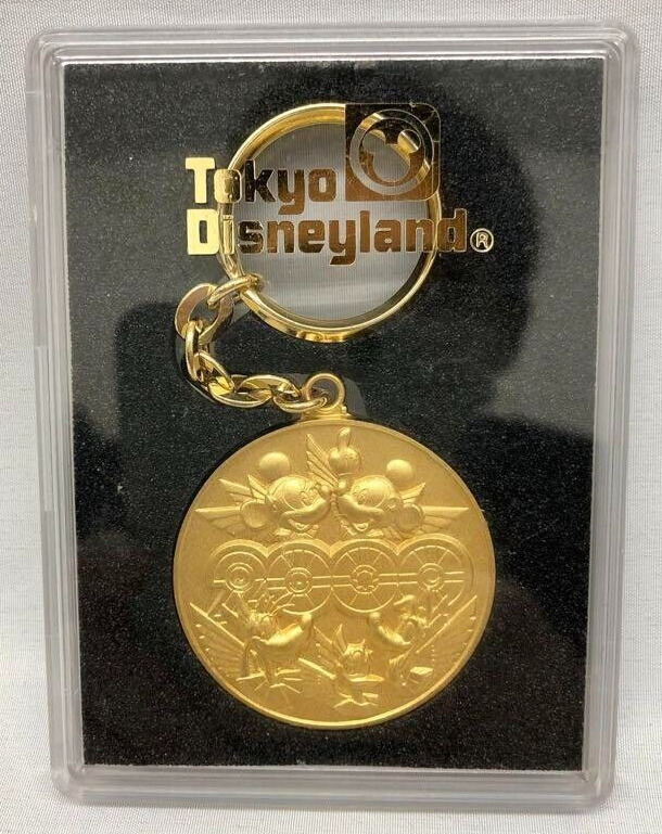 Tokyo Disneyland 2000 Millennium Anniversary Medal Coin / Mickey & Minnie Mouse