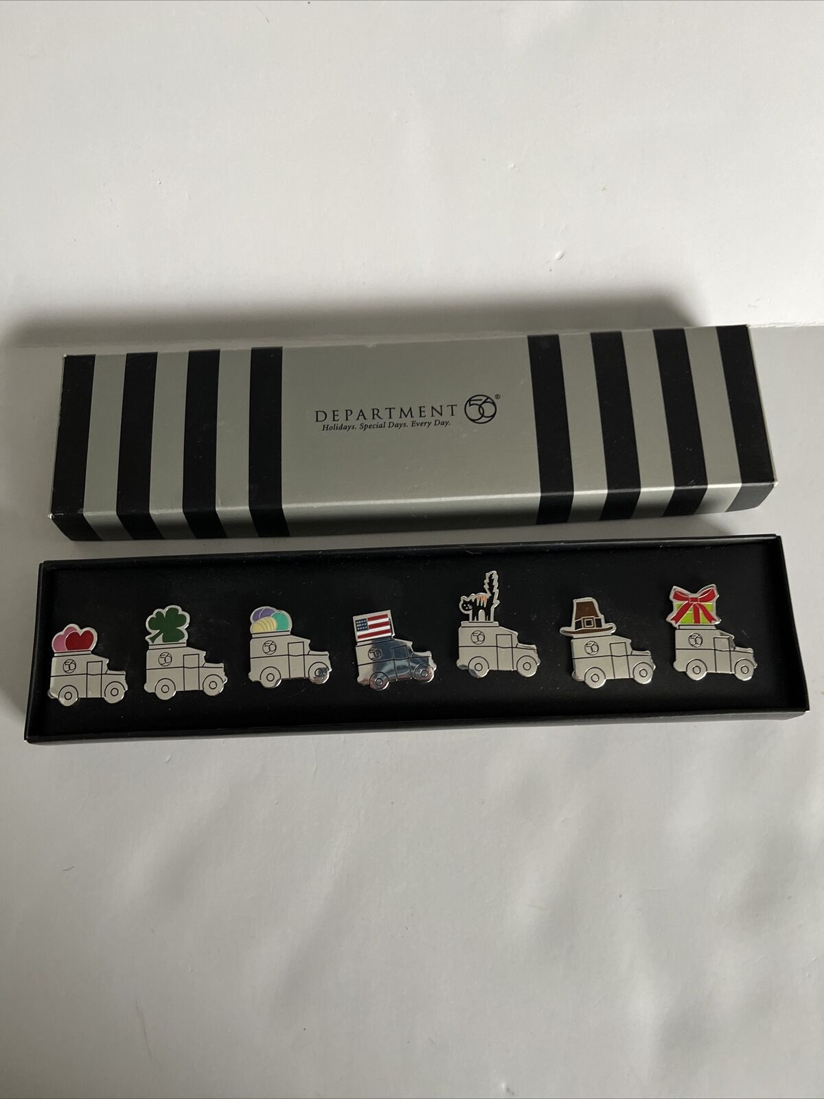 Dept 56 Snow Village Holiday Truck Collectible Lapel Pin Set In Box Ultra Rare