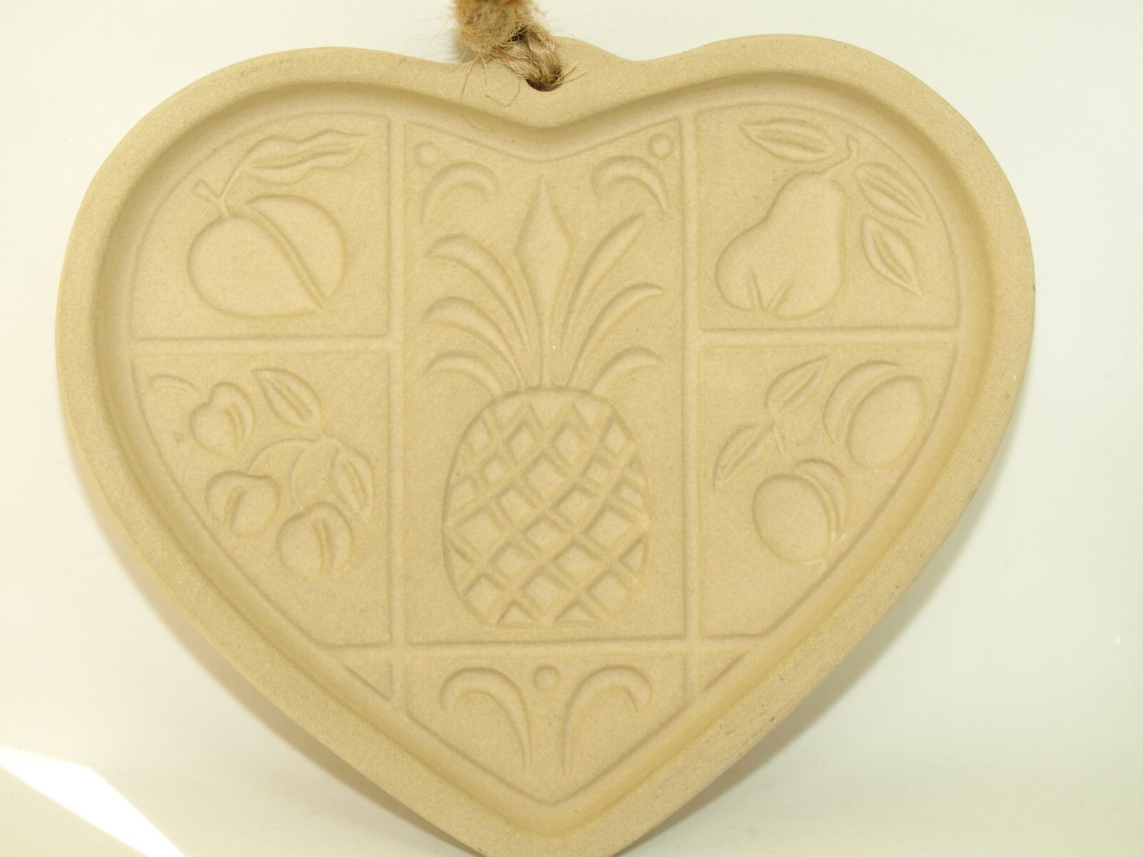 Pampered Chef 2001 Hospitality Heart Stoneware Cookie Mold Fruit Design