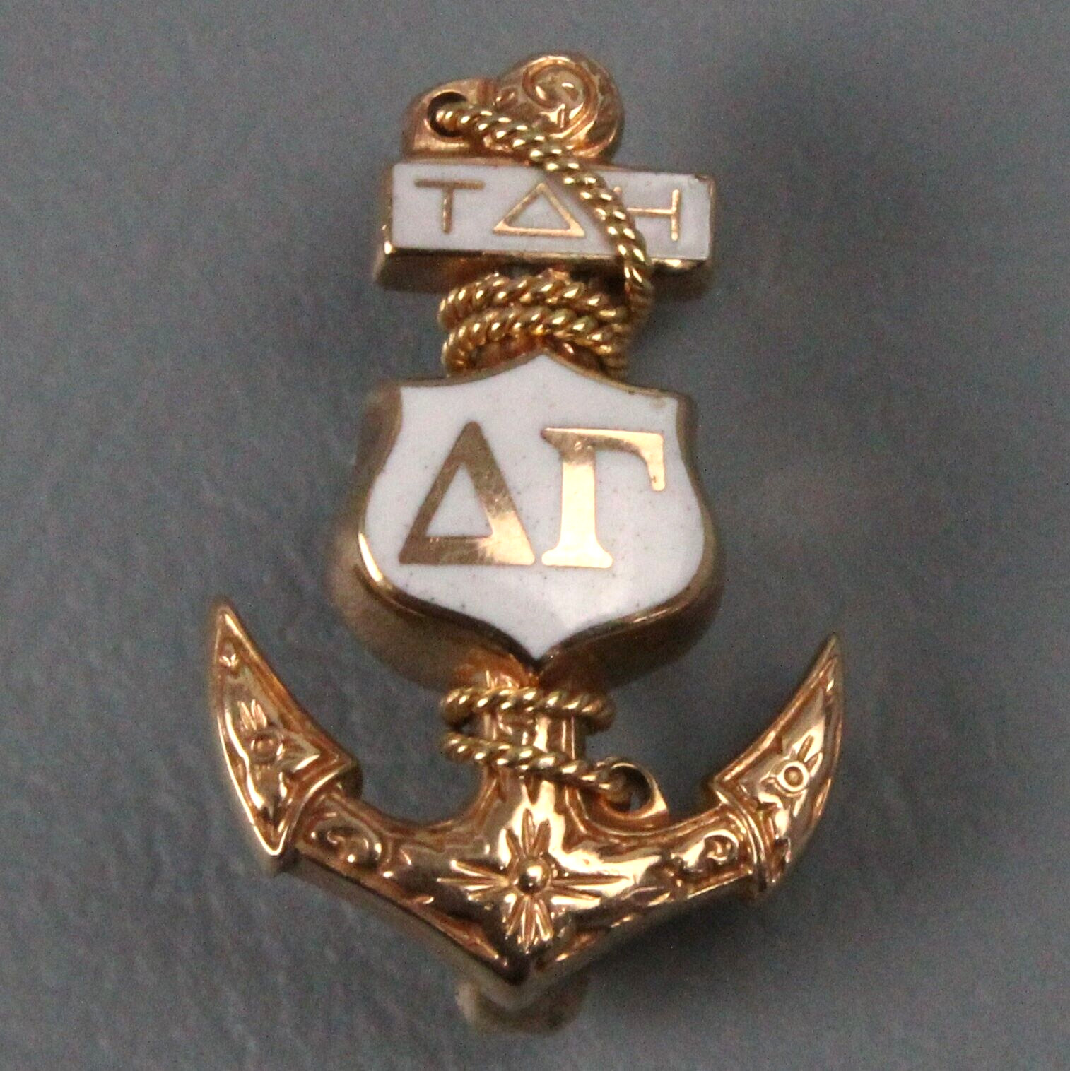Delta Gamma Sorority Pin 10k Gold 1960 Badge Detailed filigree anchor 5/8ths
