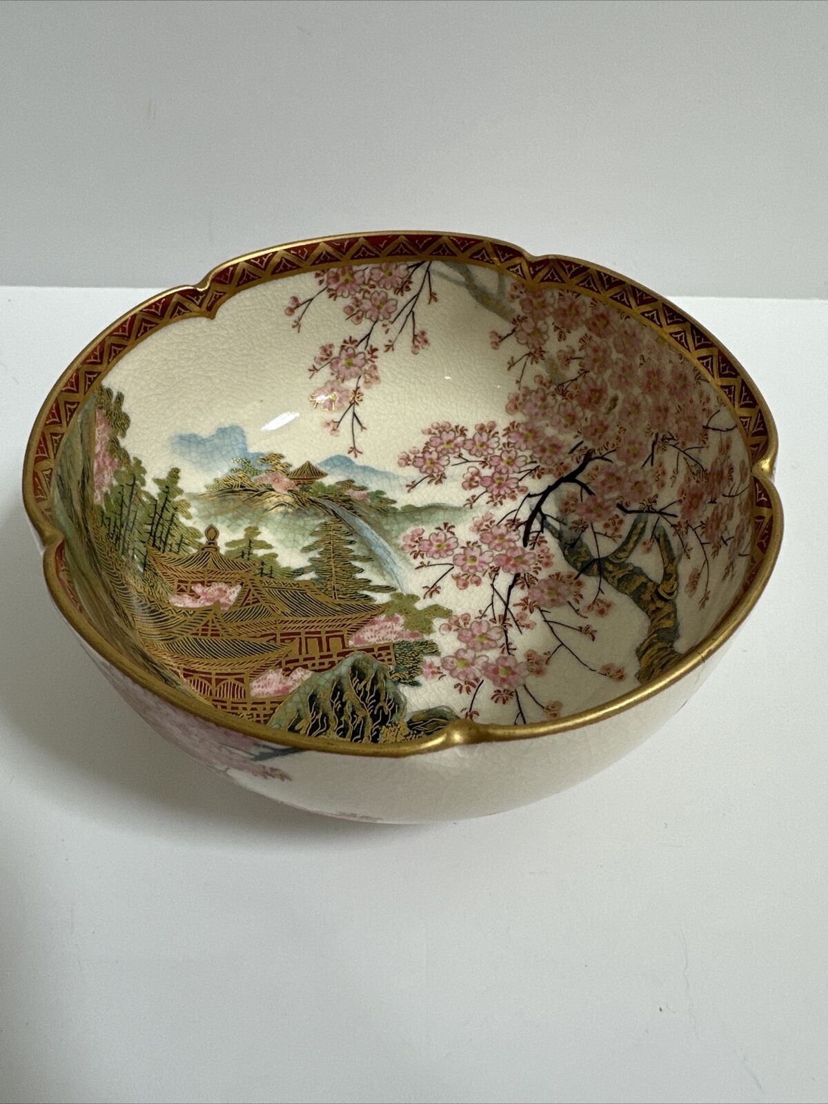 Japanese soko china satsuma hand painted bowl 5” wide beautiful flower scalloped