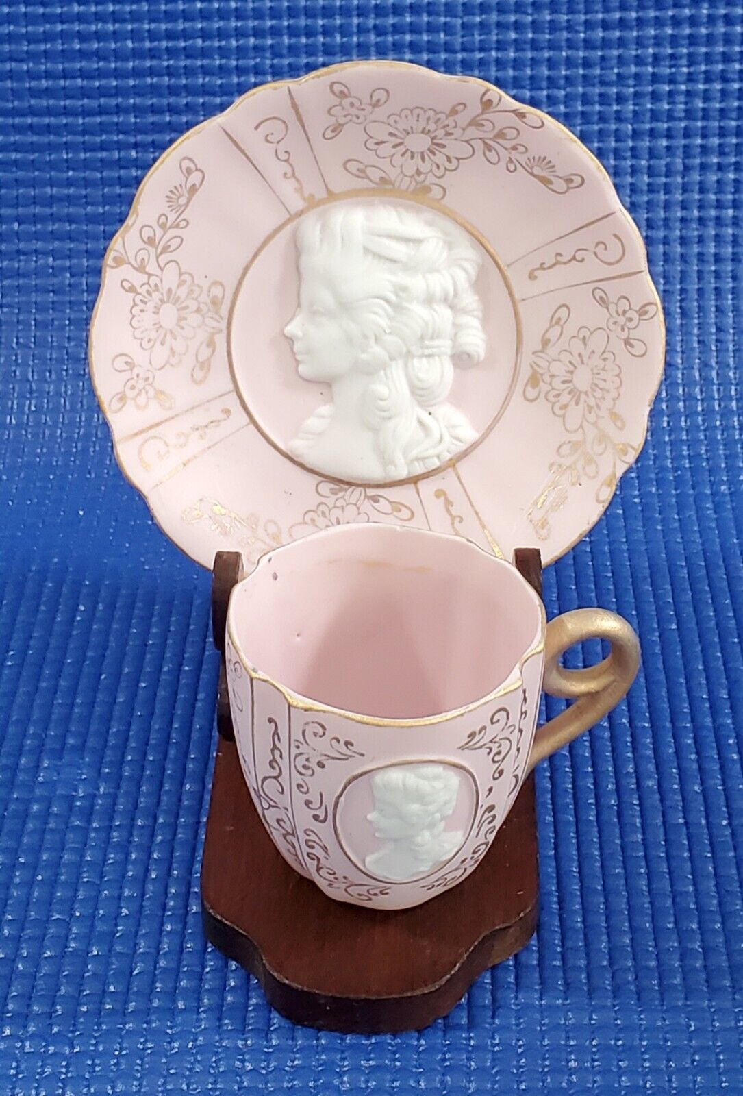 VINTAGE LENWILE CHINA ARDALT CAMEO DEMITASSE PINK CAMEO CUP, SAUCER & STAND