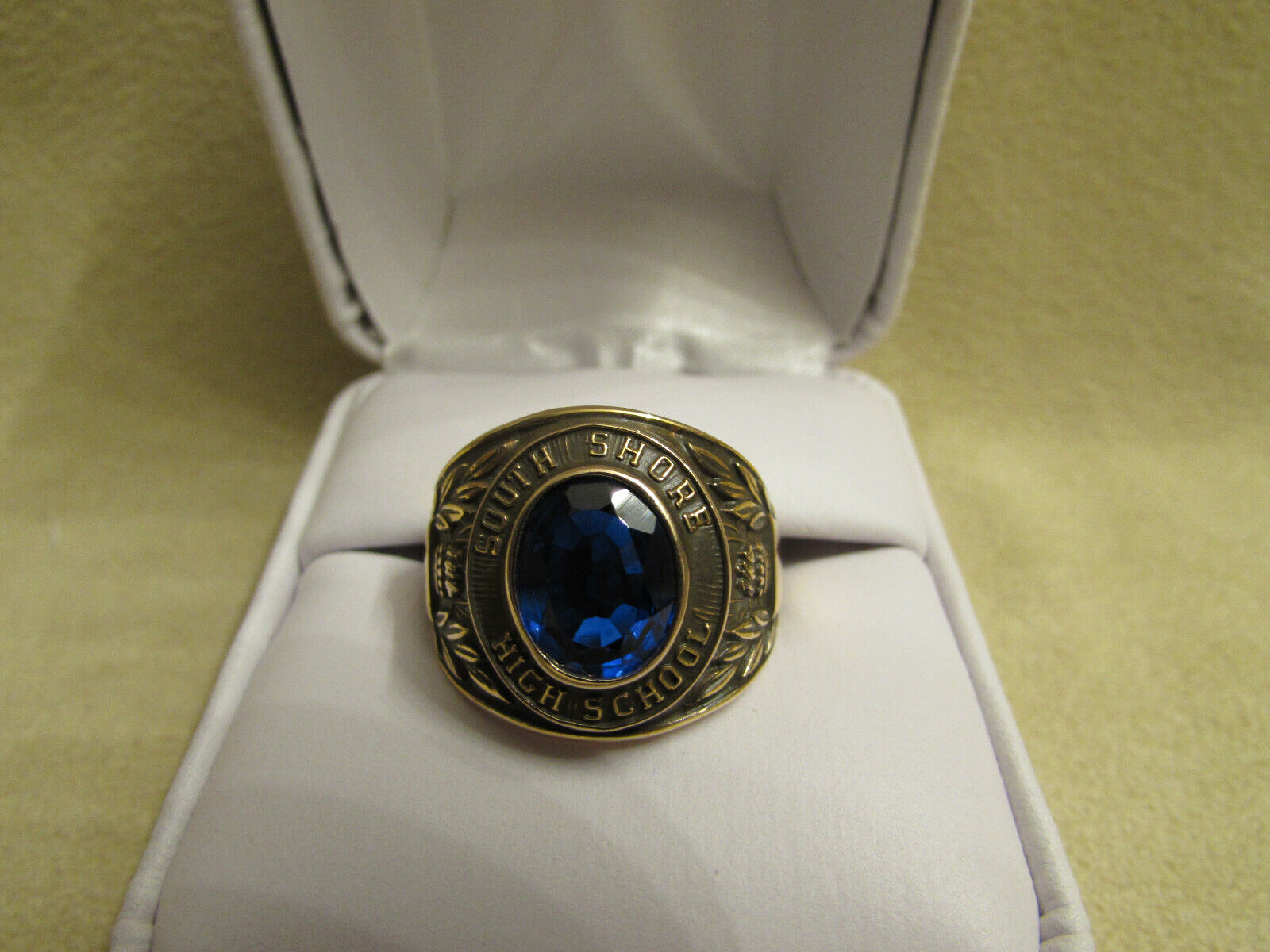 Vintage New Gents South Shore High School  Class Ring 10kt Yellow Gold Chicago I