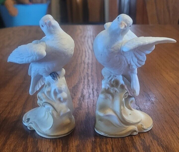 Vintage Pair of Lefton White Dove Figurines KW2291 Right & left facing Stickers