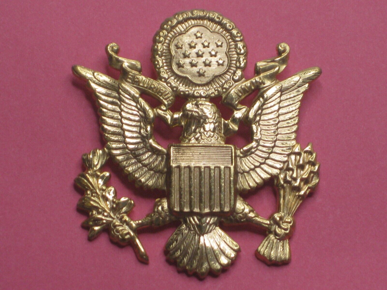 American Eagle Military Gold Toned Metal Army Hat badge Pin HLP E PLURIBUS UNUM