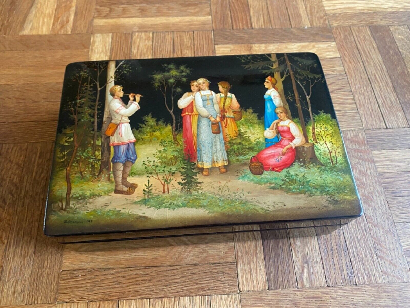 Vintage 1984 Russian Laqcuer Box Fedoskino Hand Painted Artist Signed 