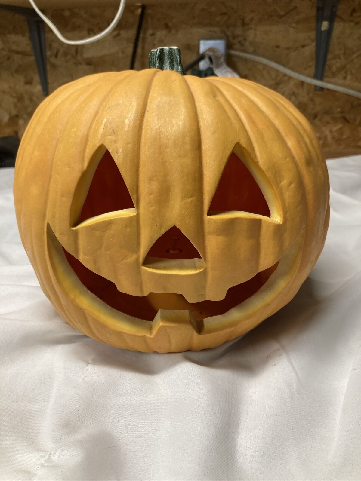 Halloween Haunted Cackling 8” Plastic Lighted Pumpkin Jack-O-Lantern Battery Op.