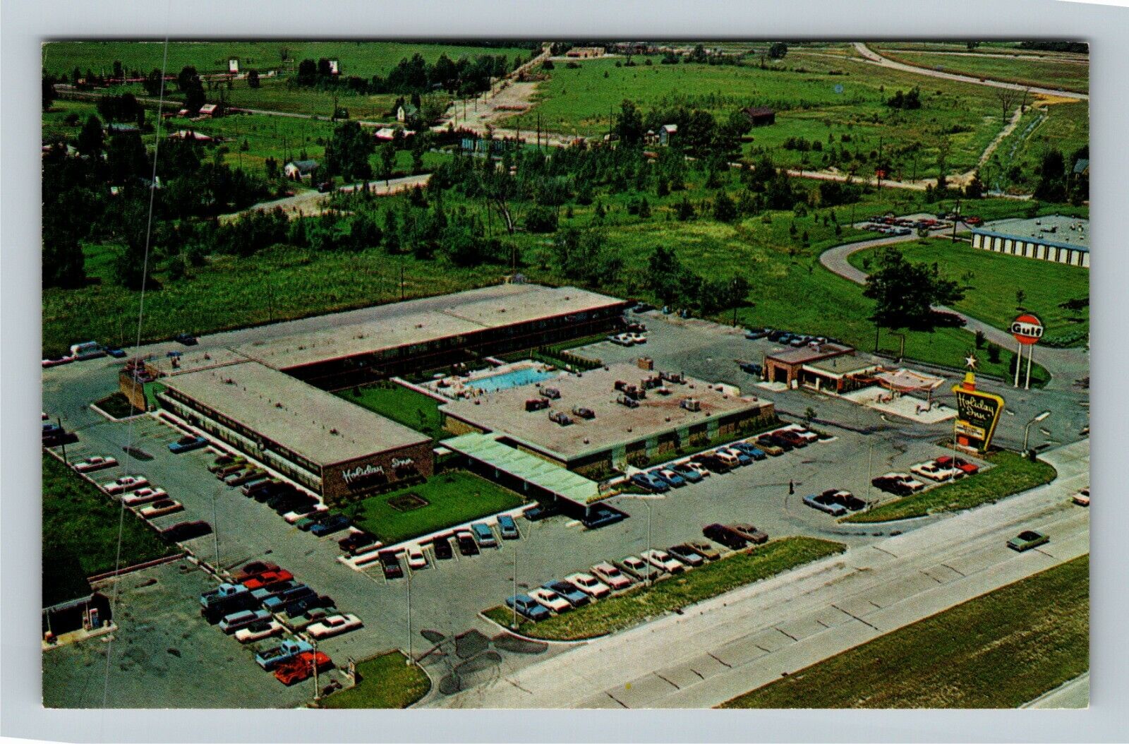 Southfield MI-Michigan, Holiday Inn, Classic Cars, Gulf Gas Vintage Postcard