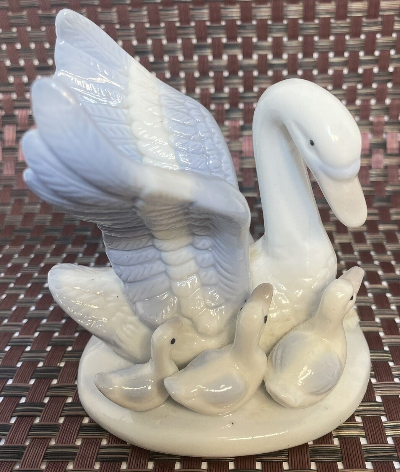 Mother Swan 3 Babies Cygnets Blue White Porcelain Figurine VTG Lladro Style