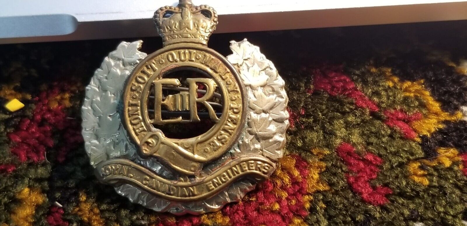 (Canada) the Royal Canadian Engineers – Queen’s Crown Bi-metal Cap Badge.