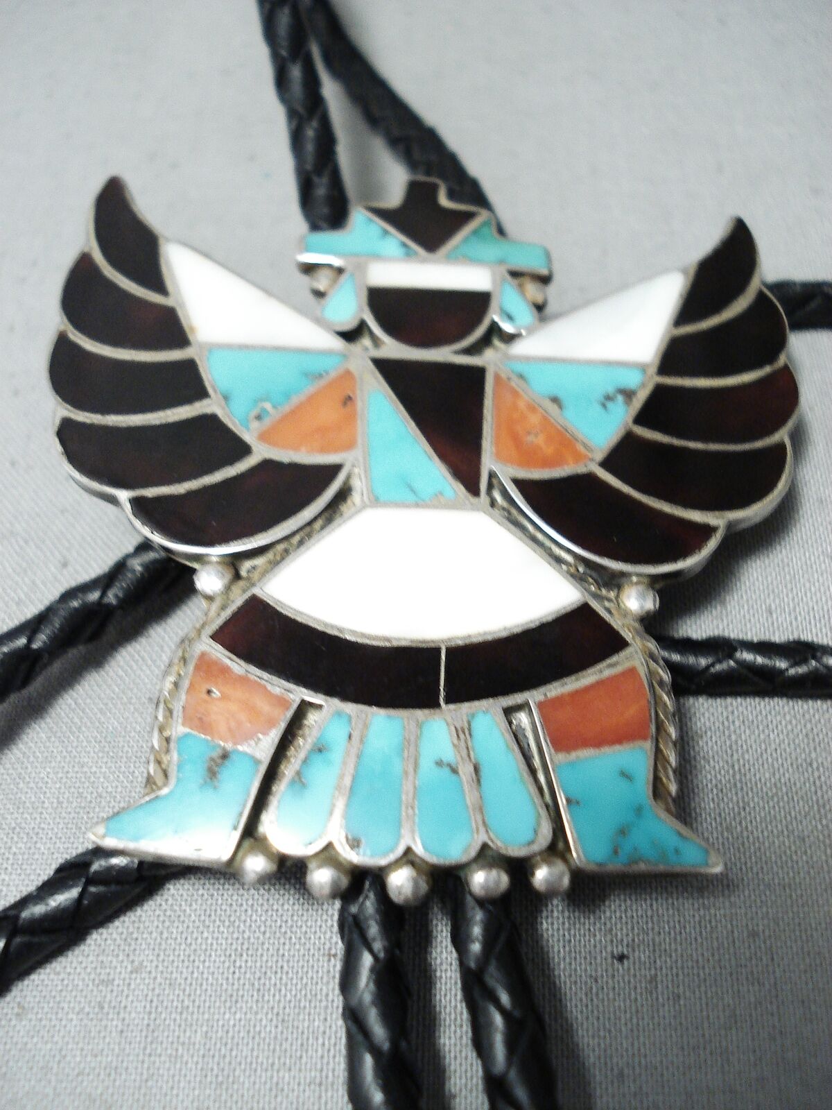 AMAZING VINTAGE ZUNI TURQUOISE CORAL JET STERLING SILVER KNIFEWING BOLO
