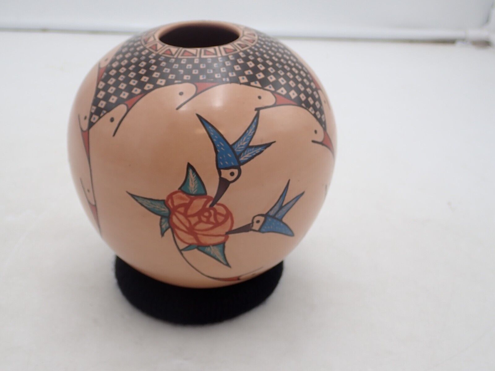 Mata Ortiz Hand built & Hand  Painted  Pot  by Susy Martinez with Hummingbirds