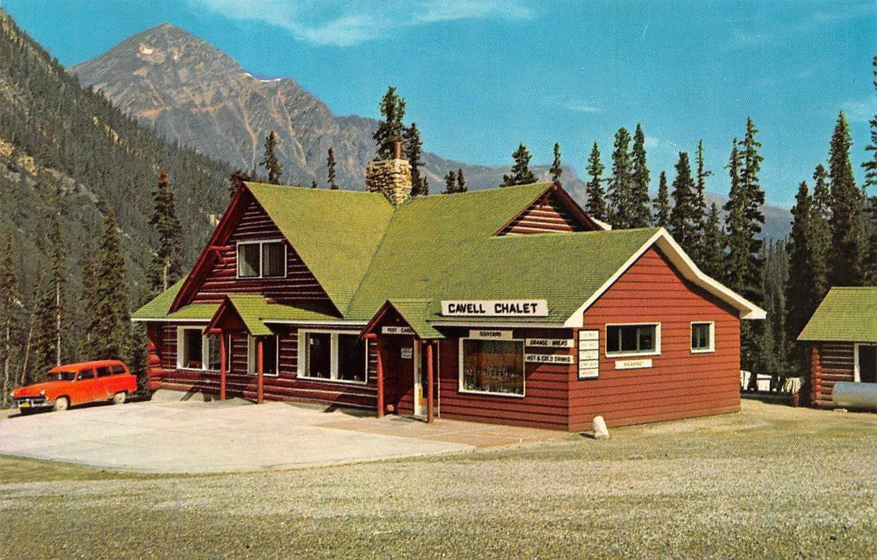 JASPER, Alberta Canada  MT CAVELL CHALET 50\'s Station Wagon  ROADSIDE  Postcard