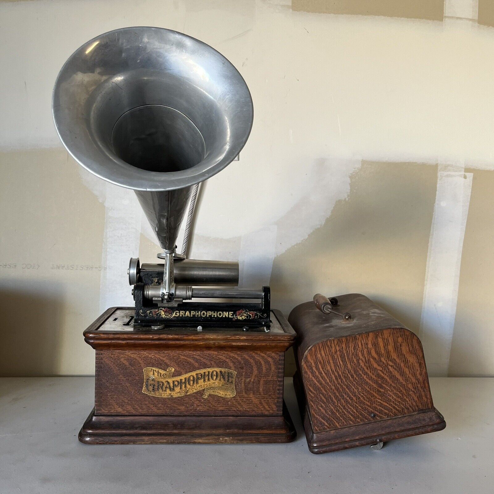 ANTIQUE The Columbia Graphophone Type AT 303965 Complete with/ Cover