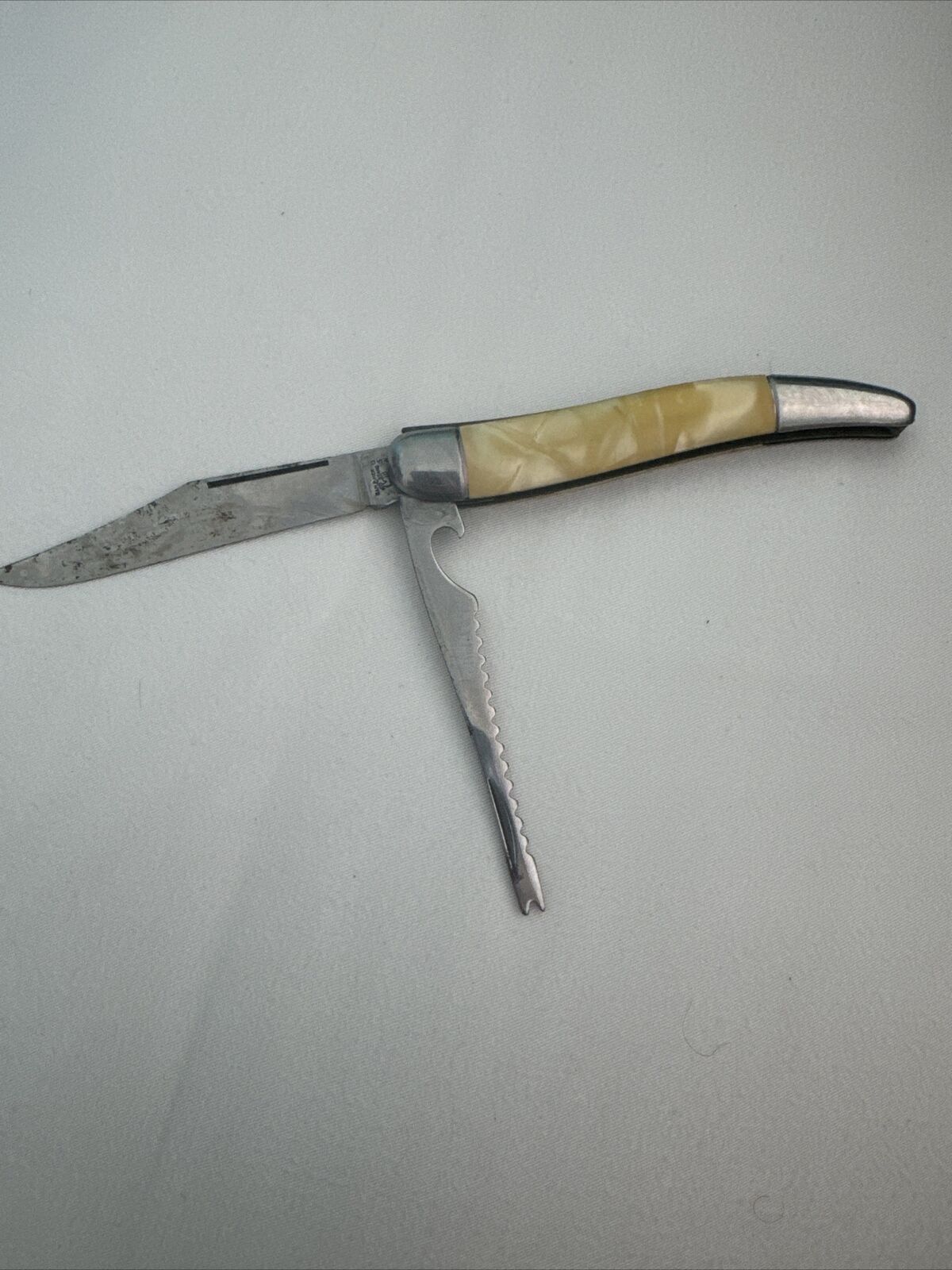 Vintage Hammer Brand 2 blade Folding Pocket Knife - Mother of Pearl USA Made