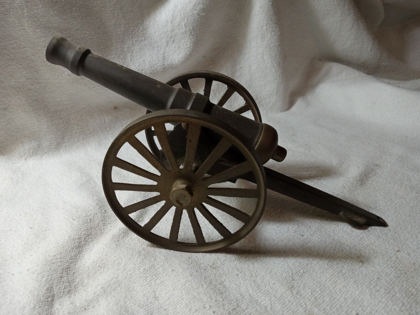 Vintage 8 inch Brass Canon with Rolling Wheels (R106)