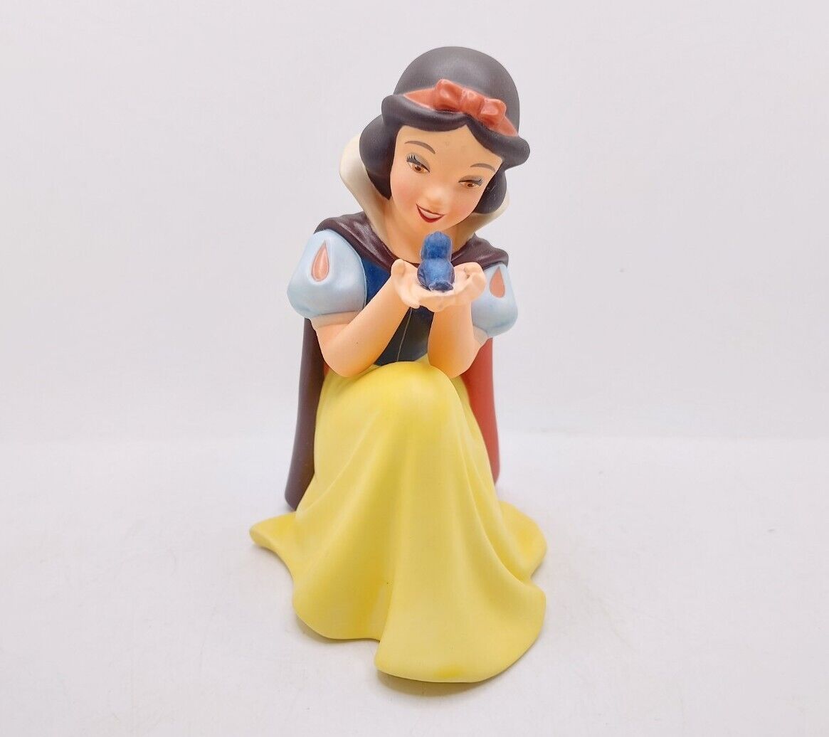 WDCC Snow White Won’t You Smile For Me 2002 Membership Sculpture