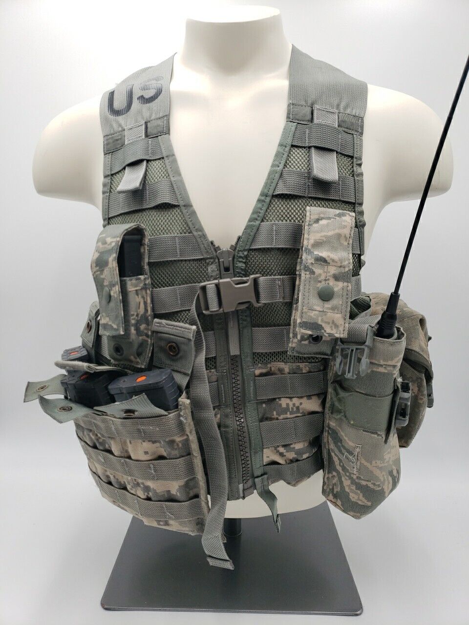 MOLLE II ACU Fighting Load Carrier VEST Triple Mag Pouch Radio Pouch 8 pieces