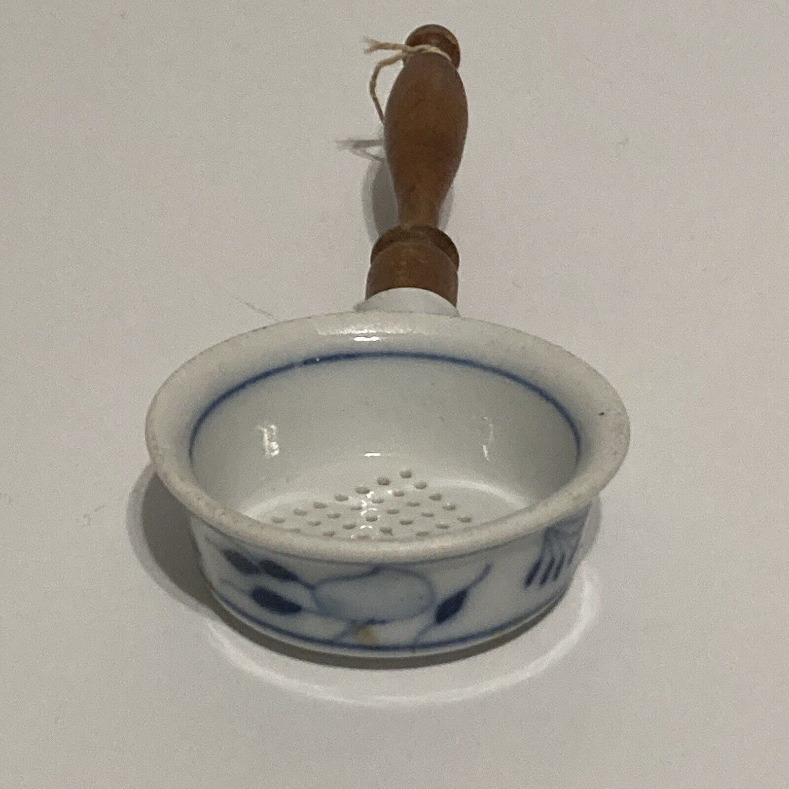 Antique Blue Onion Tea Strainer with Wood Handle