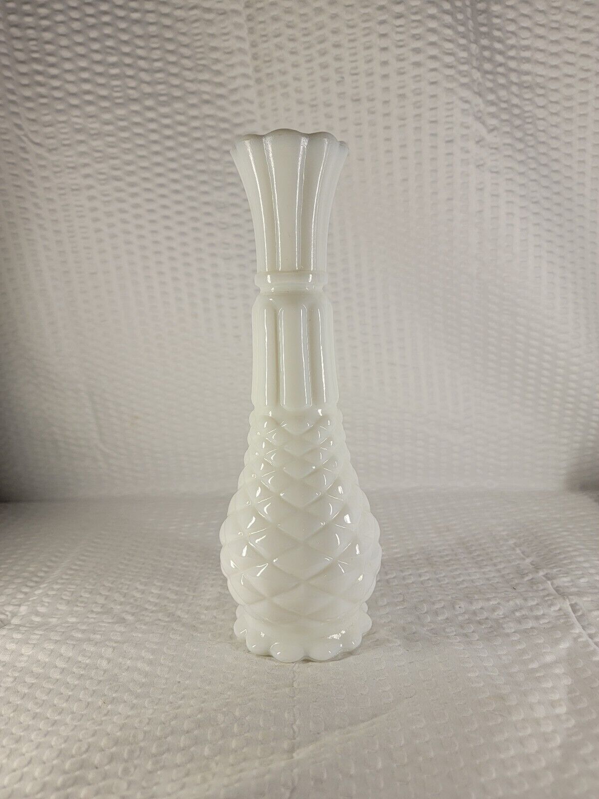 Vintage Anchor Hocking White Milk Glass Pineapple Pattern Bud Vase 9” Tall EUC