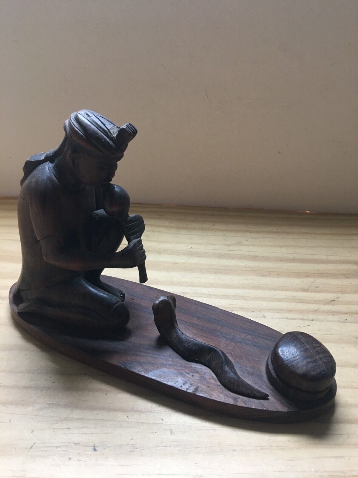 VTG Hand Carved Rosewood Statue of An Indian Man w/ Snake Charmer Calling Cobra