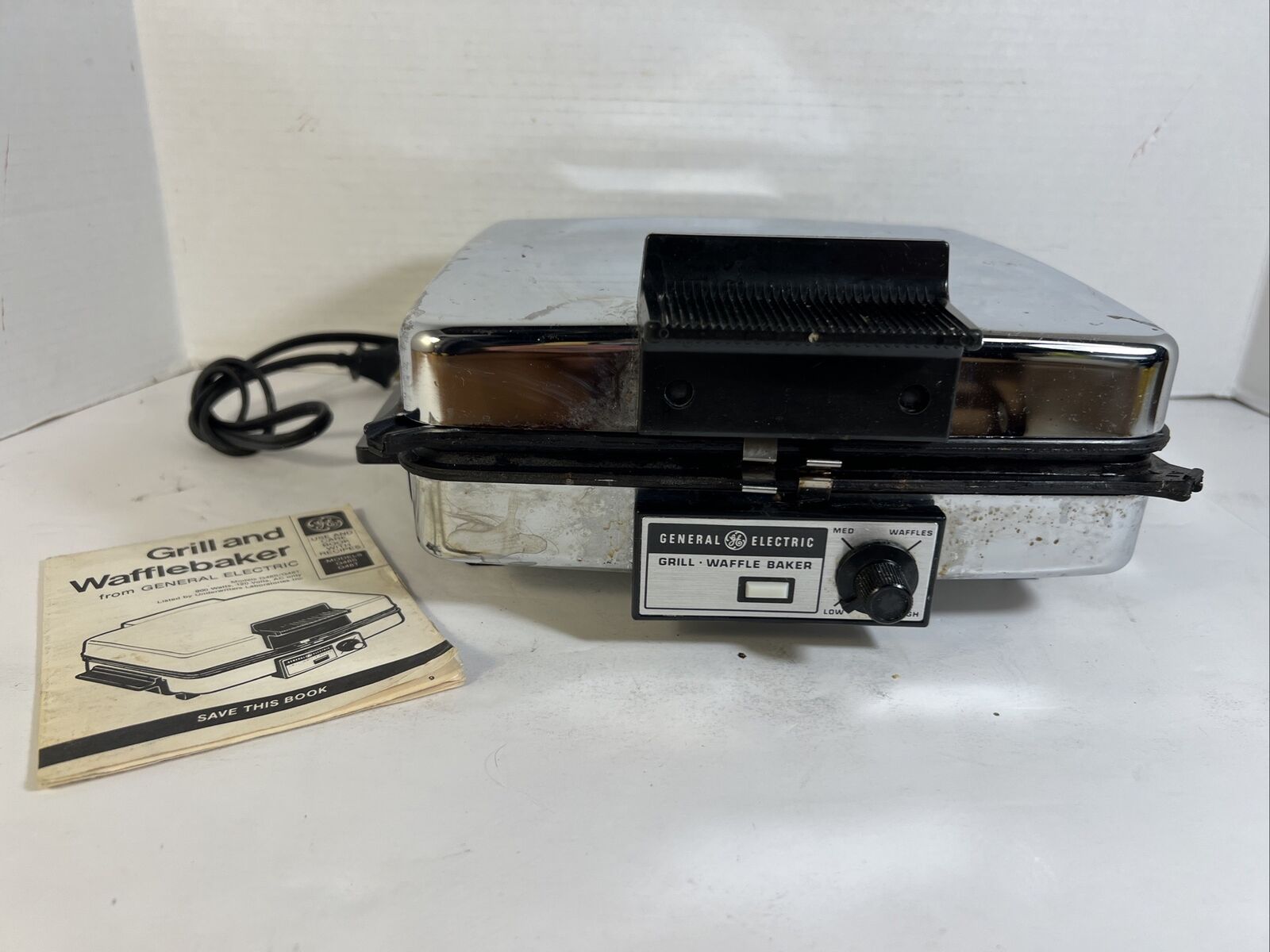 GE General Electric Chrome Waffle Baker Maker Grill A2G48T - Works